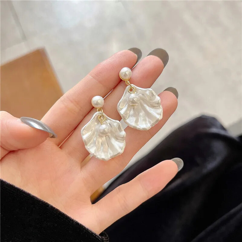 Trendy White Shell Pearl Dangle Earrings Woman Korean Round Shining Statement Summer Earring Fashion Jewelry Gifts