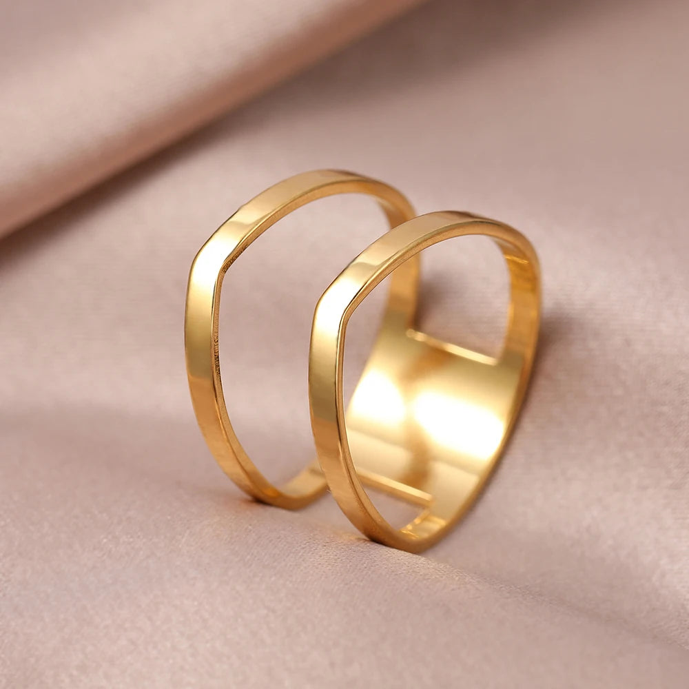 Elegant Gold Geometric Wedding Band Set on Luulla