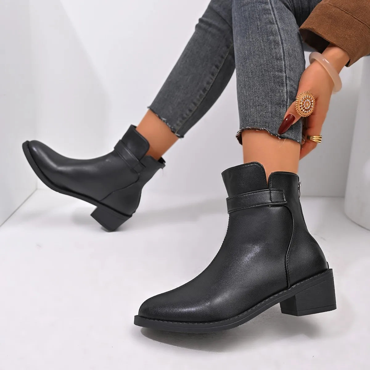 Sleek Black Ankle Boots With Zipper on Luulla display picture 2