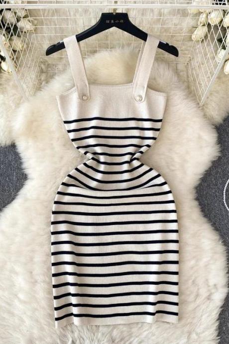 Chic Striped Sleeveless Skater Dress With Pockets