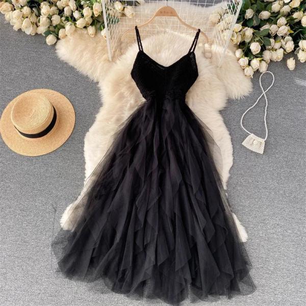 Elegant Layered Tulle Midi Dress with Lace Bodice